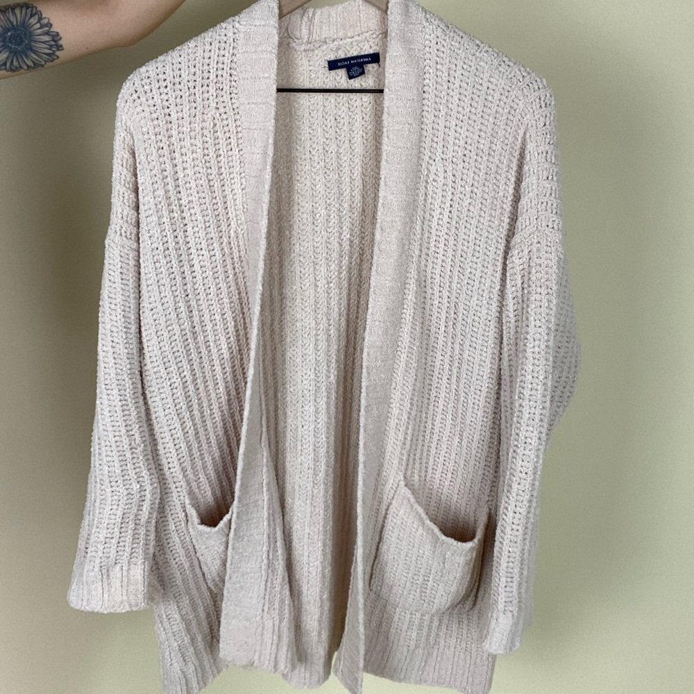 American Eagle neutral sweater (looks like new)
size: xs/s